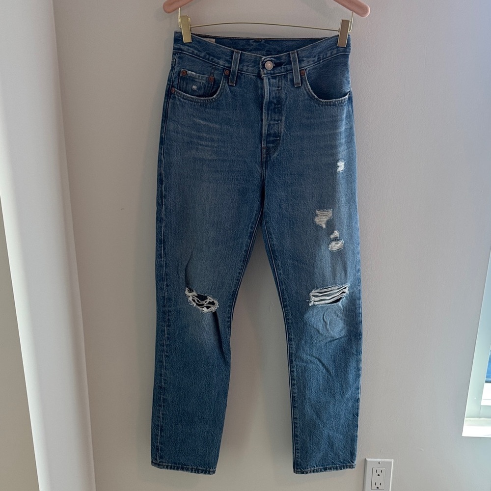 Women’s Levi’s Distressed 501 - W25 L30